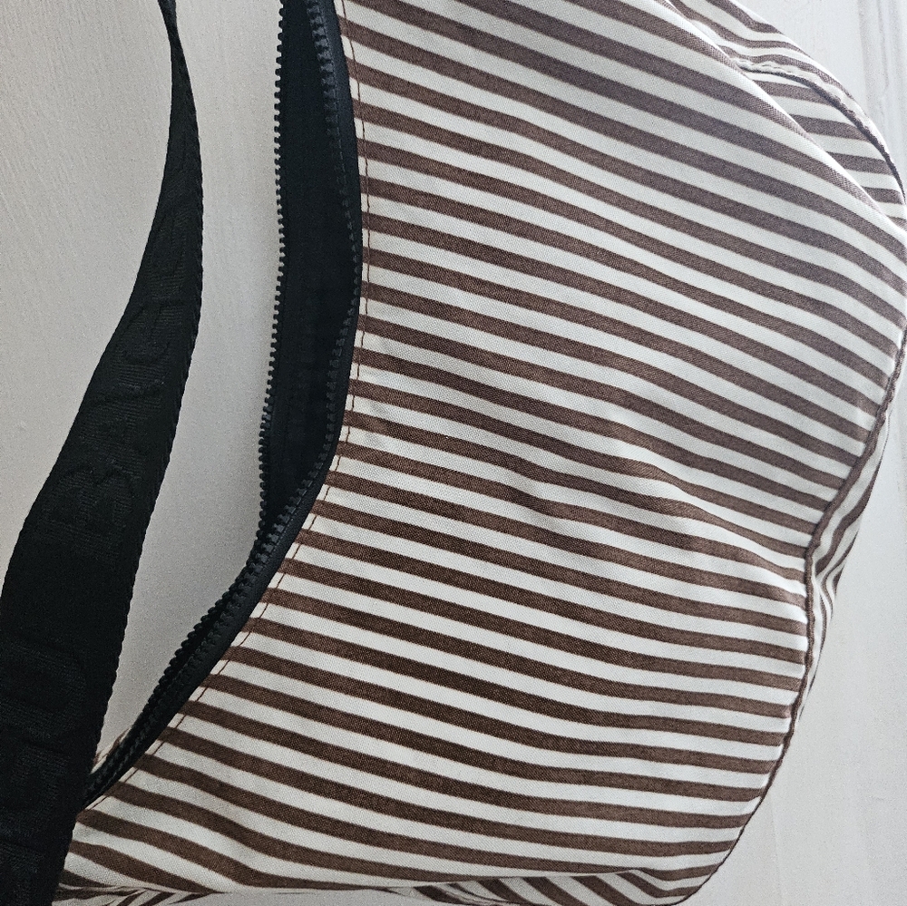Baggu Medium brown stripe crescent